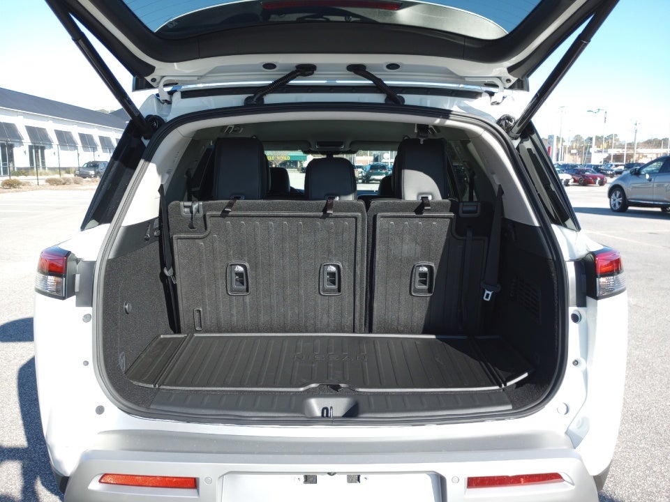 2023 Nissan Pathfinder SL 4WD