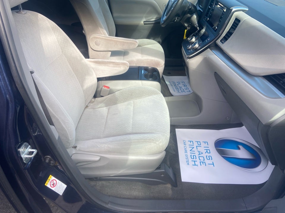 2018 Toyota Sienna LE 8 Passenger
