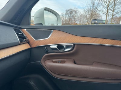 2022 Volvo XC90 T6 Momentum 7 Passenger