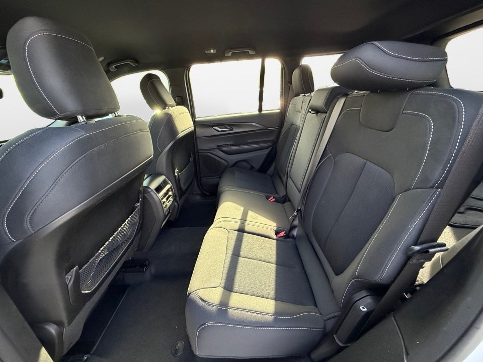 2025 Jeep Grand Cherokee Laredo 4x2