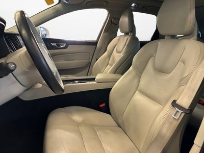 2018 Volvo XC60 T5 Momentum