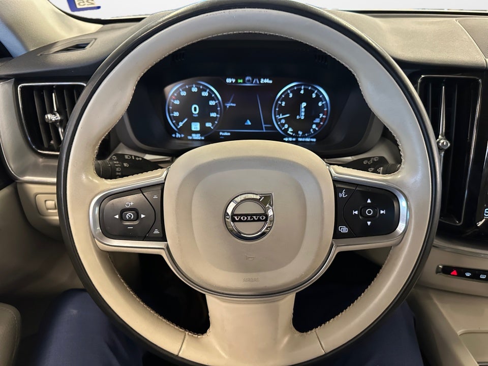 2018 Volvo XC60 T5 Momentum