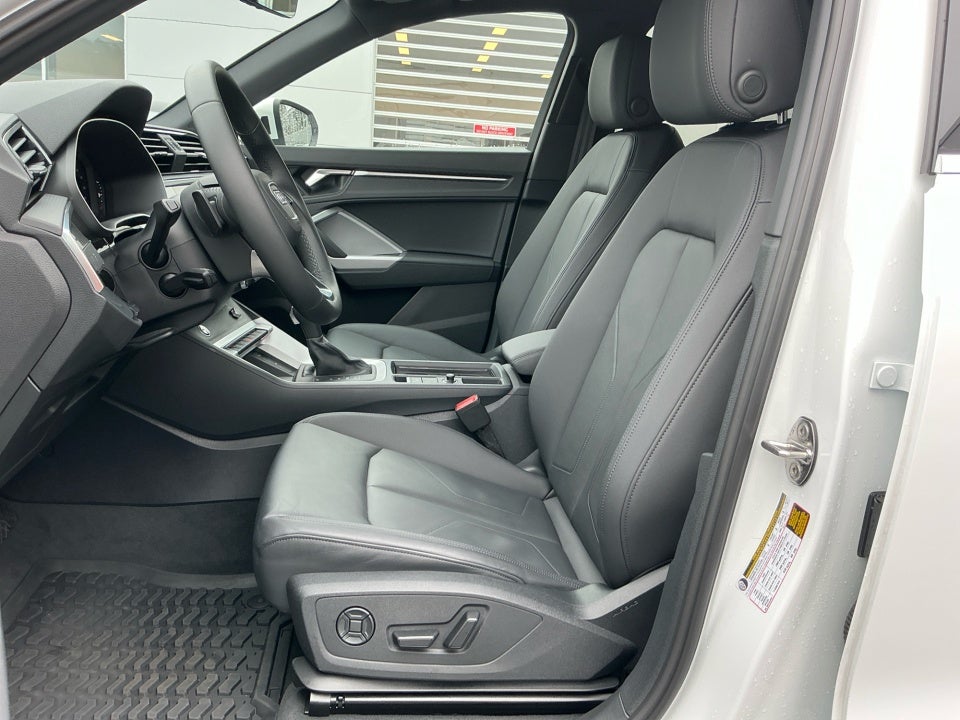 2025 Audi Q3 Premium 45 TFSI S line quattro Tiptronic