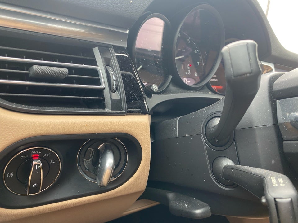 2023 Porsche Macan Base