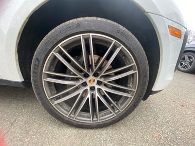 2023 Porsche Macan Base