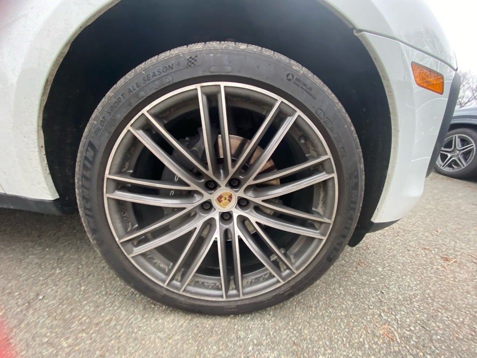 2023 Porsche Macan Base