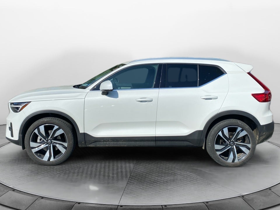 2024 Volvo XC40 B5 Ultimate Bright Theme