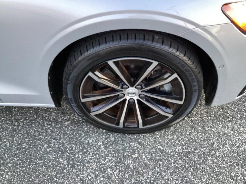 2024 Volvo S60 Recharge Plug-In Hybrid T8 Plus Dark Theme