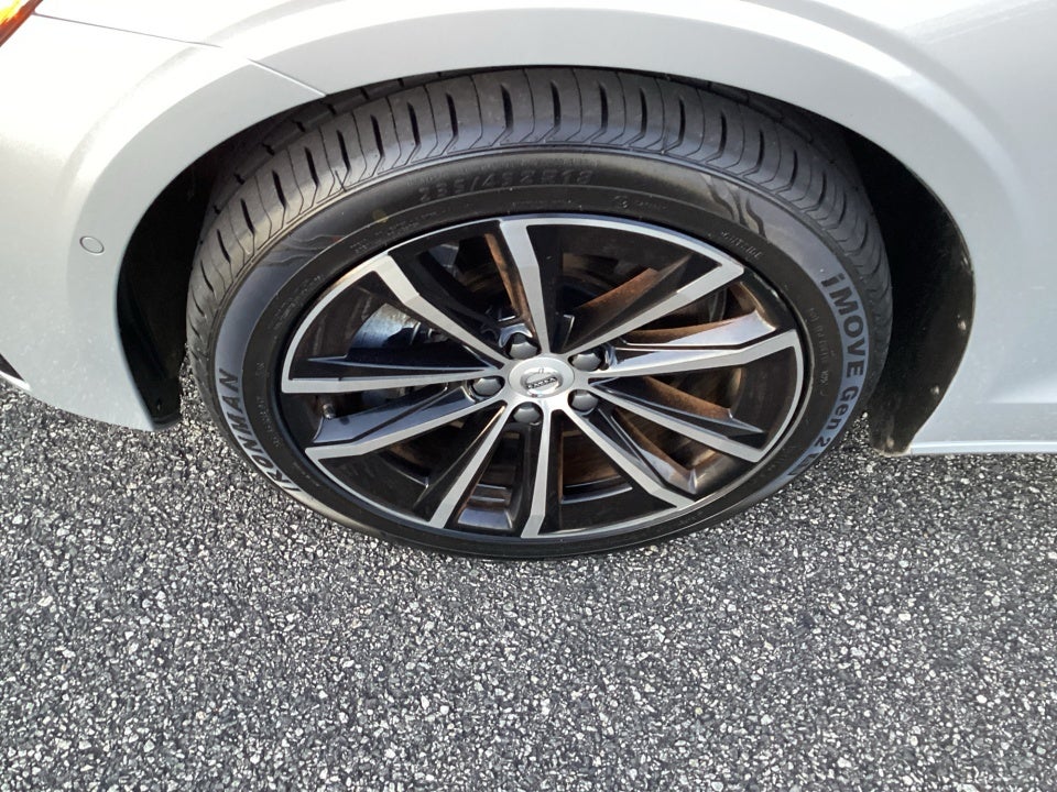 2024 Volvo S60 Recharge Plug-In Hybrid T8 Plus Dark Theme