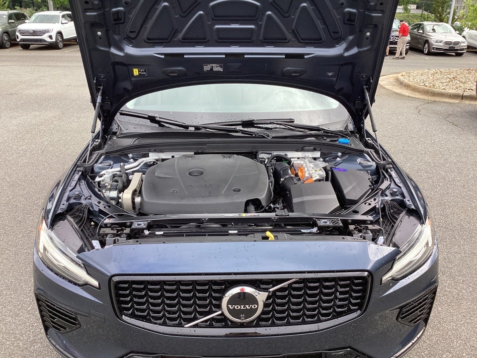 2024 Volvo S60 Recharge Plug-In Hybrid T8 Ultimate Dark Theme