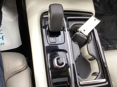 2024 Volvo S60 Recharge Plug-In Hybrid T8 Ultimate Dark Theme