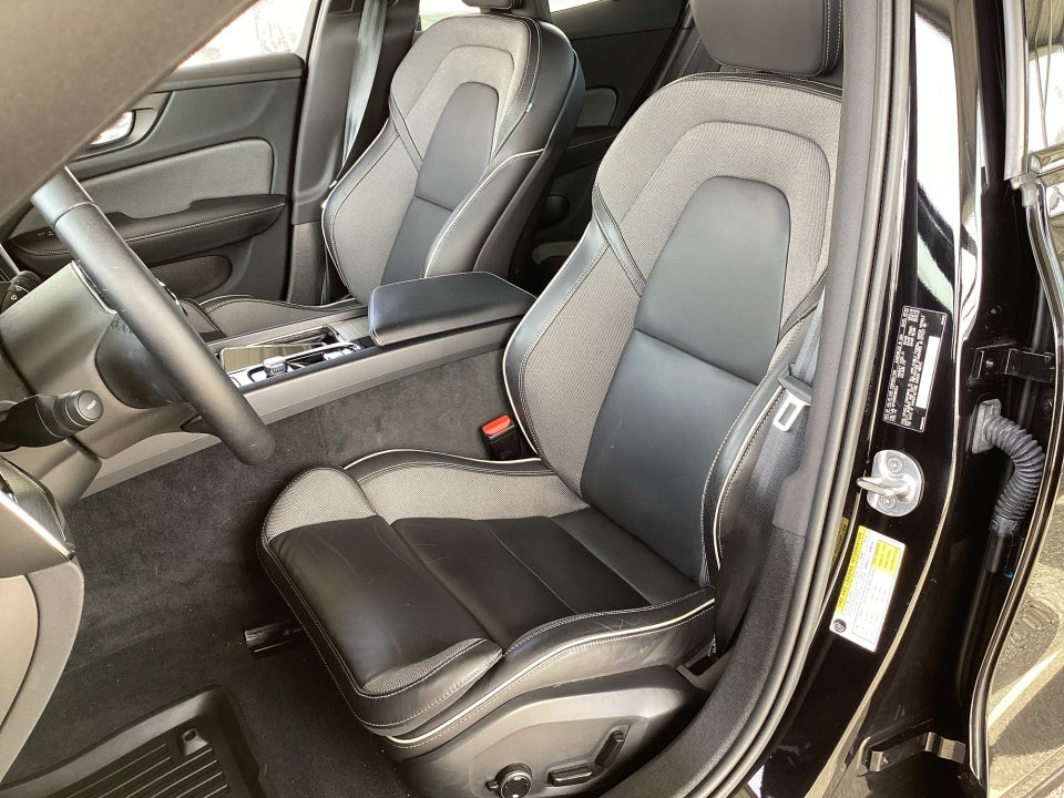 2024 Volvo S60 B5 Plus Black Edition