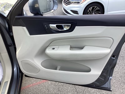 2018 Volvo XC60 T6 Momentum