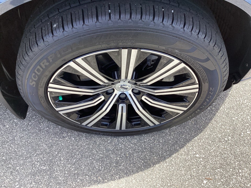 2023 Volvo XC90 B5 Core