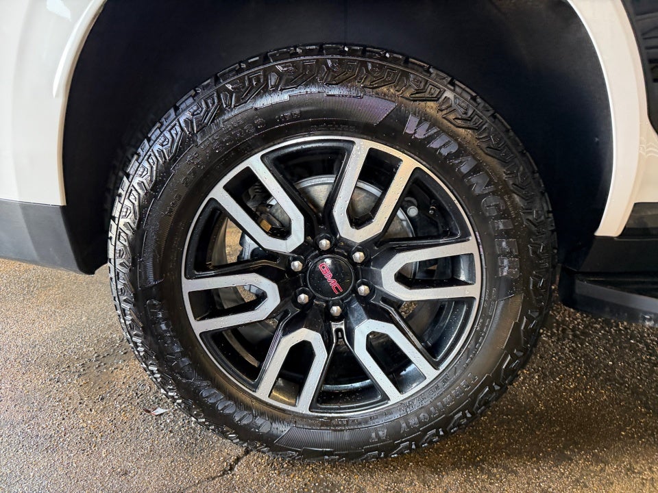 2024 GMC Yukon 4WD AT4