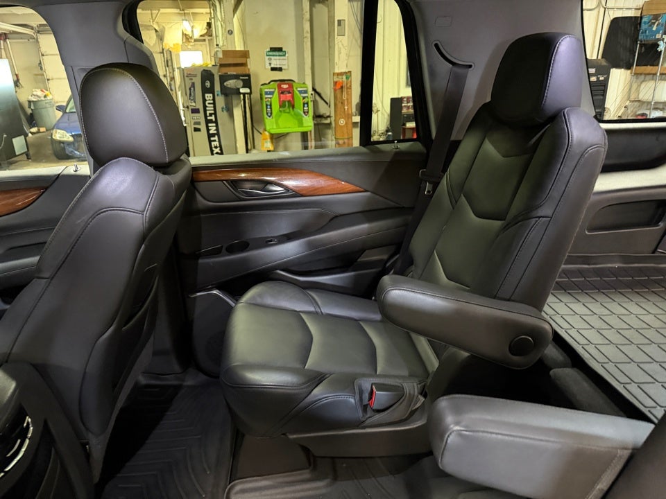 2016 Cadillac Escalade Luxury Collection
