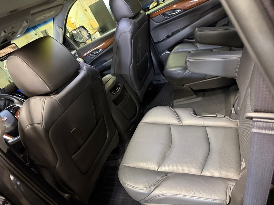 2016 Cadillac Escalade Luxury Collection