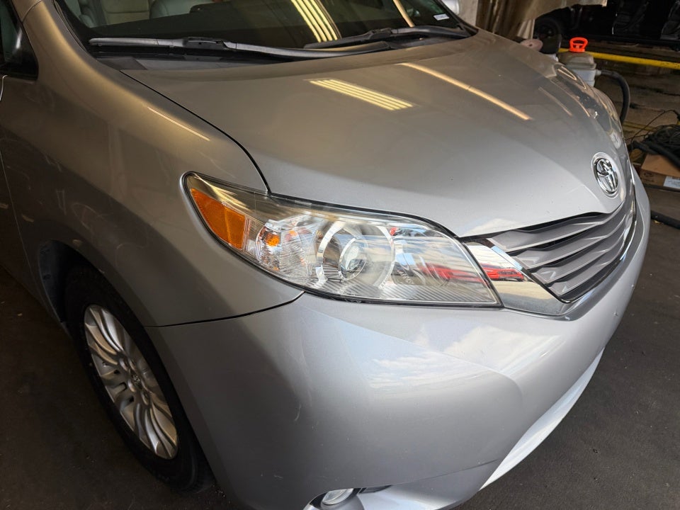 2016 Toyota Sienna XLE Premium
