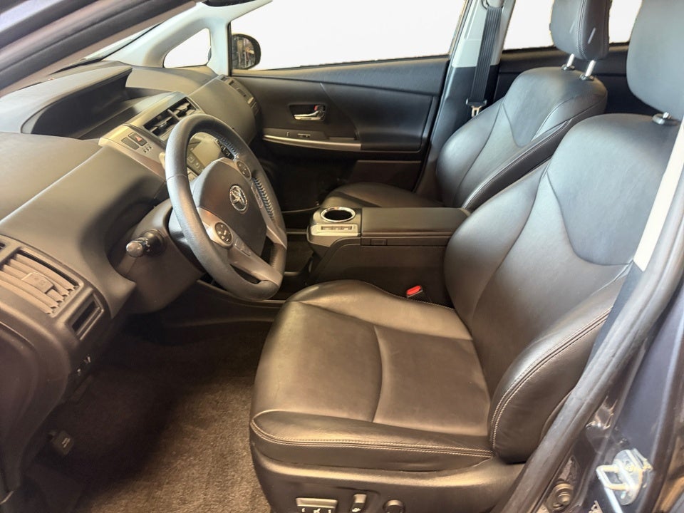 2017 Toyota Prius v Four
