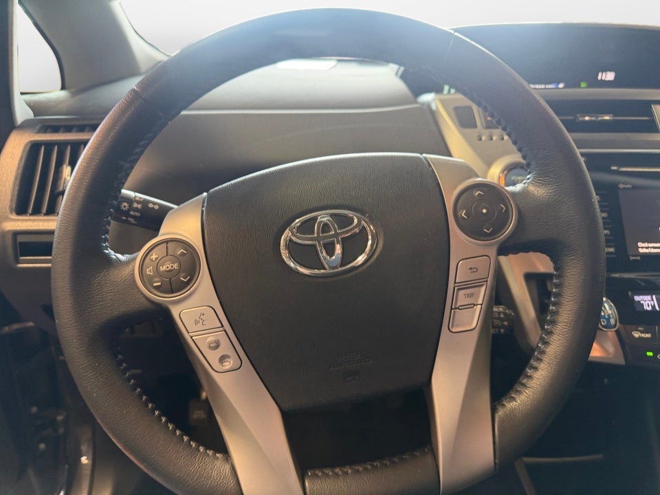 2017 Toyota Prius v Four