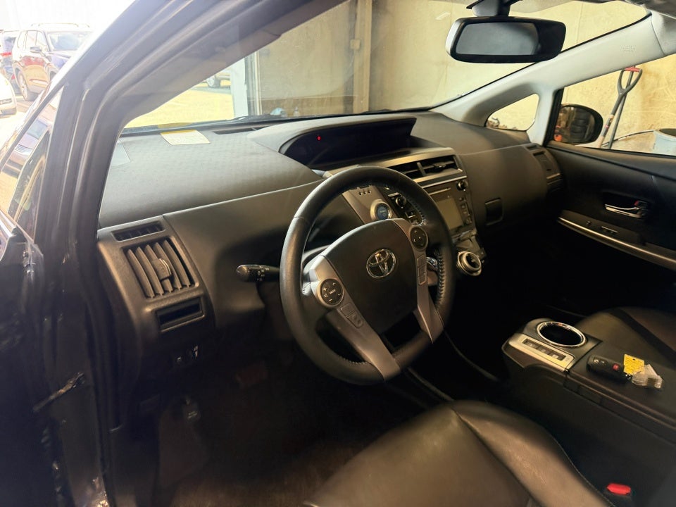 2017 Toyota Prius v Four