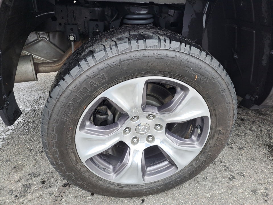 2020 RAM 1500 Laramie Crew Cab 4x4 6'4" Box