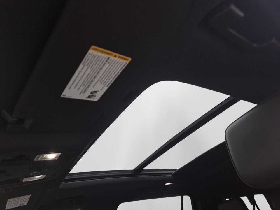 2023 Chevrolet Suburban 4WD RST