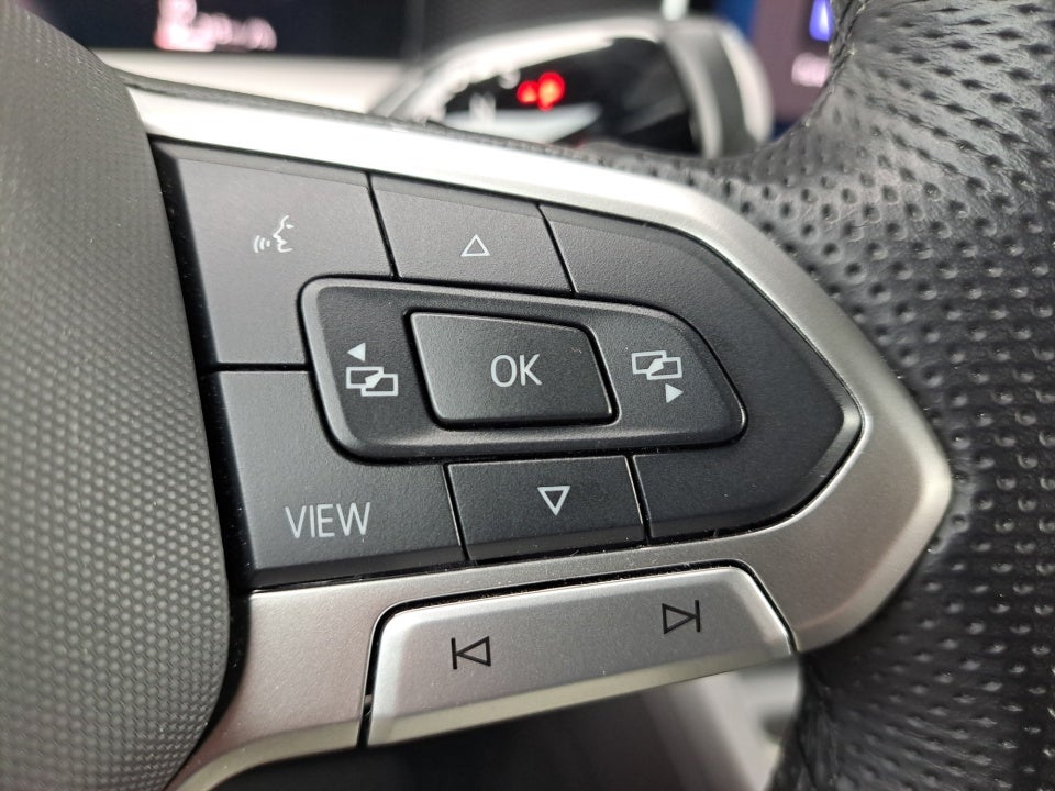 2025 Volkswagen Tiguan SE R-Line Black