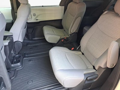2025 Toyota Sienna LE