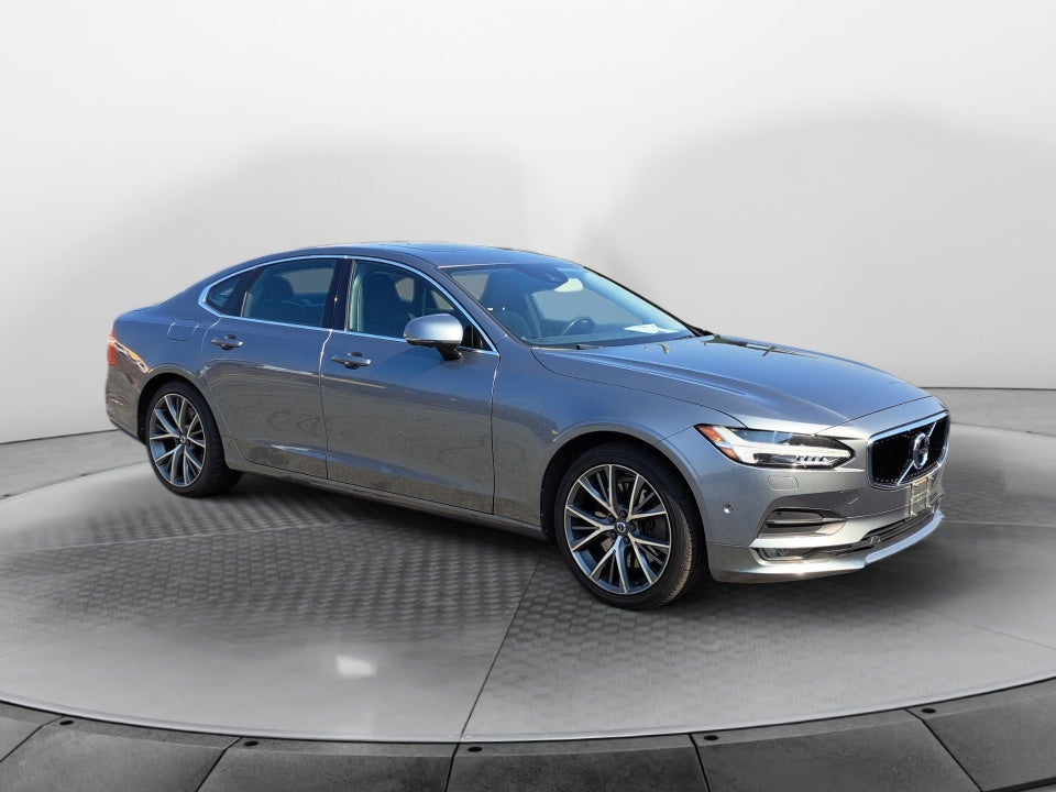2017 Volvo S90 Momentum