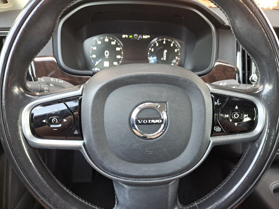 2017 Volvo S90 Momentum