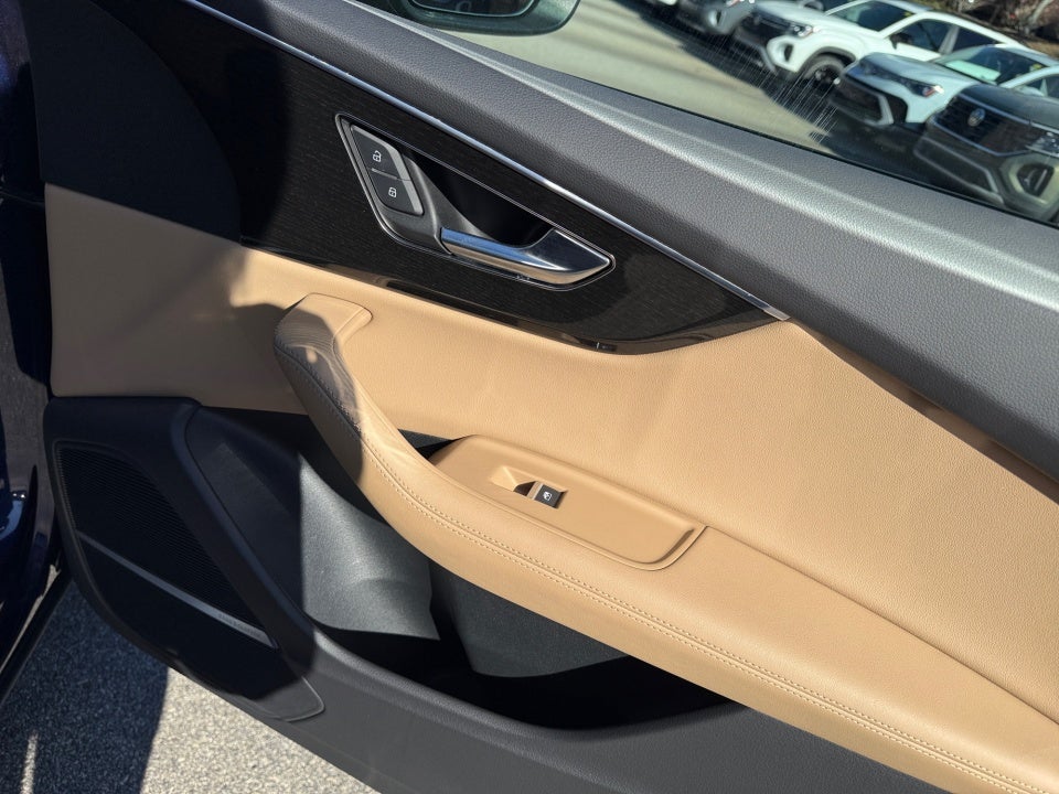 2023 Audi Q8 Premium Plus 55 TFSI quattro Tiptronic