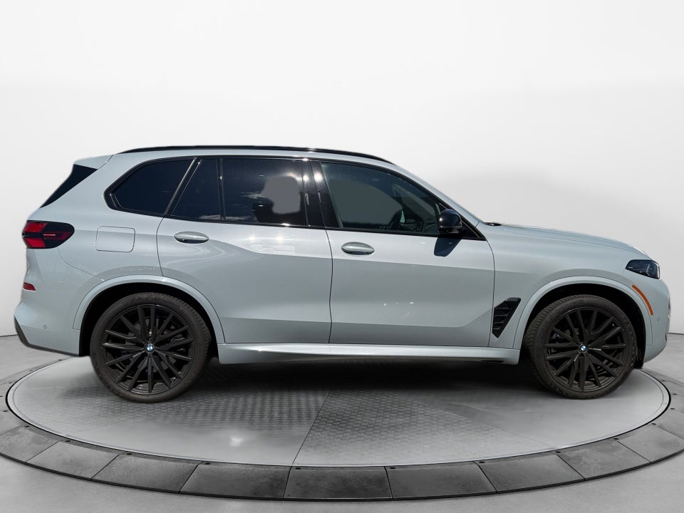 2024 BMW X5 M60i