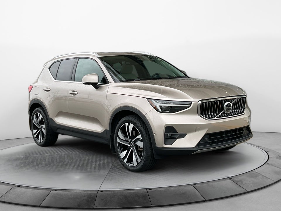 2024 Volvo XC40 B5 Plus Bright Theme