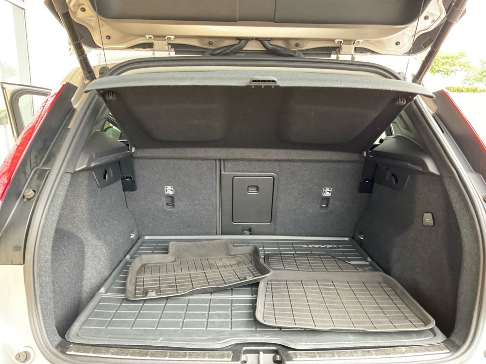2024 Volvo XC40 B5 Plus Bright Theme