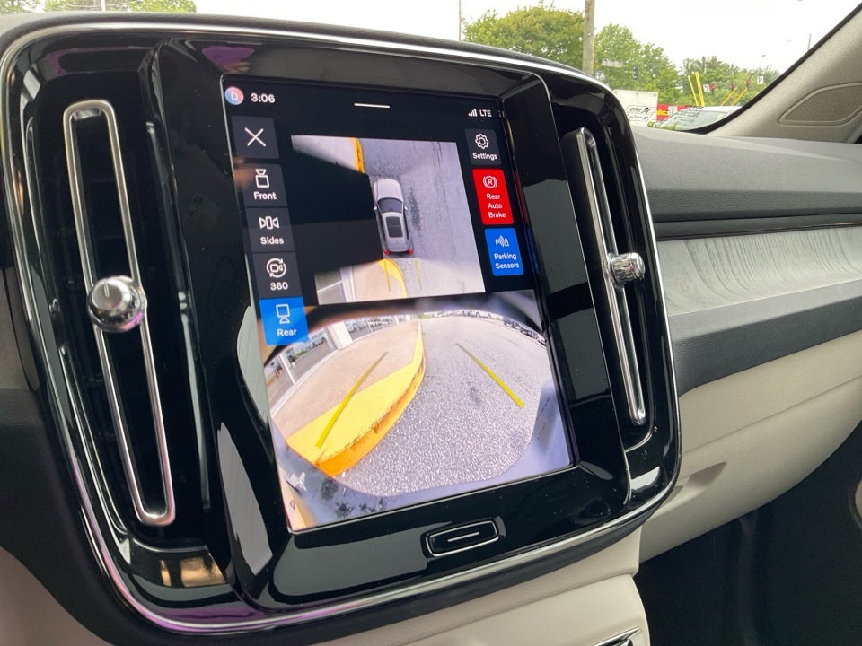 2024 Volvo XC40 B5 Plus Bright Theme
