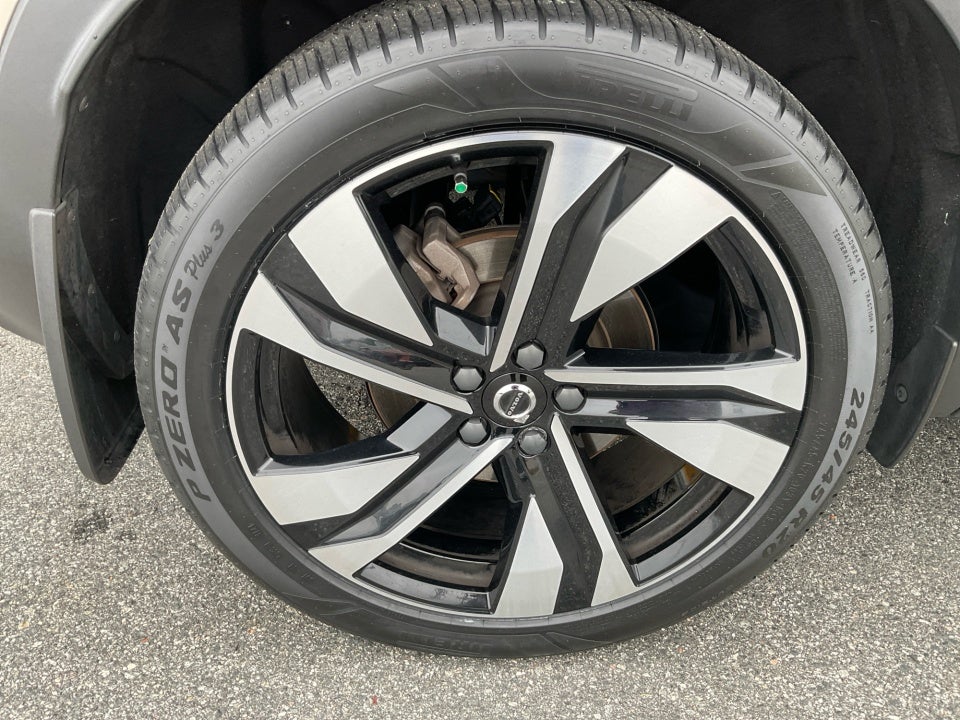 2024 Volvo XC40 B5 Plus Bright Theme