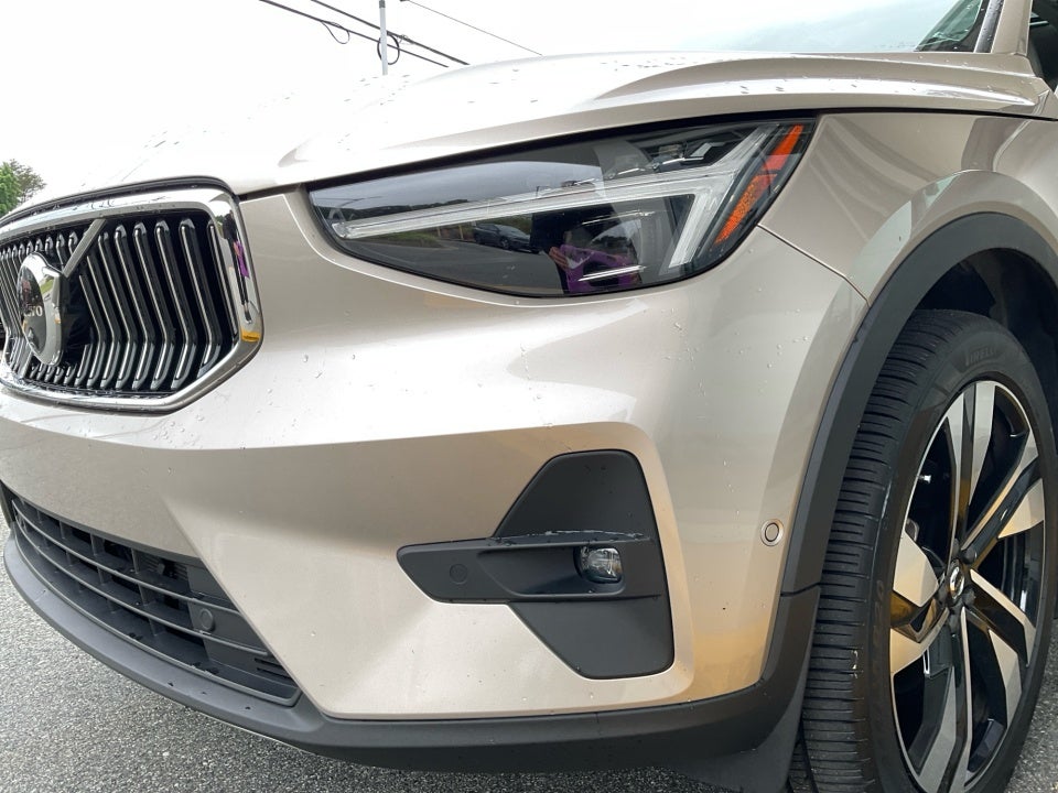 2024 Volvo XC40 B5 Plus Bright Theme