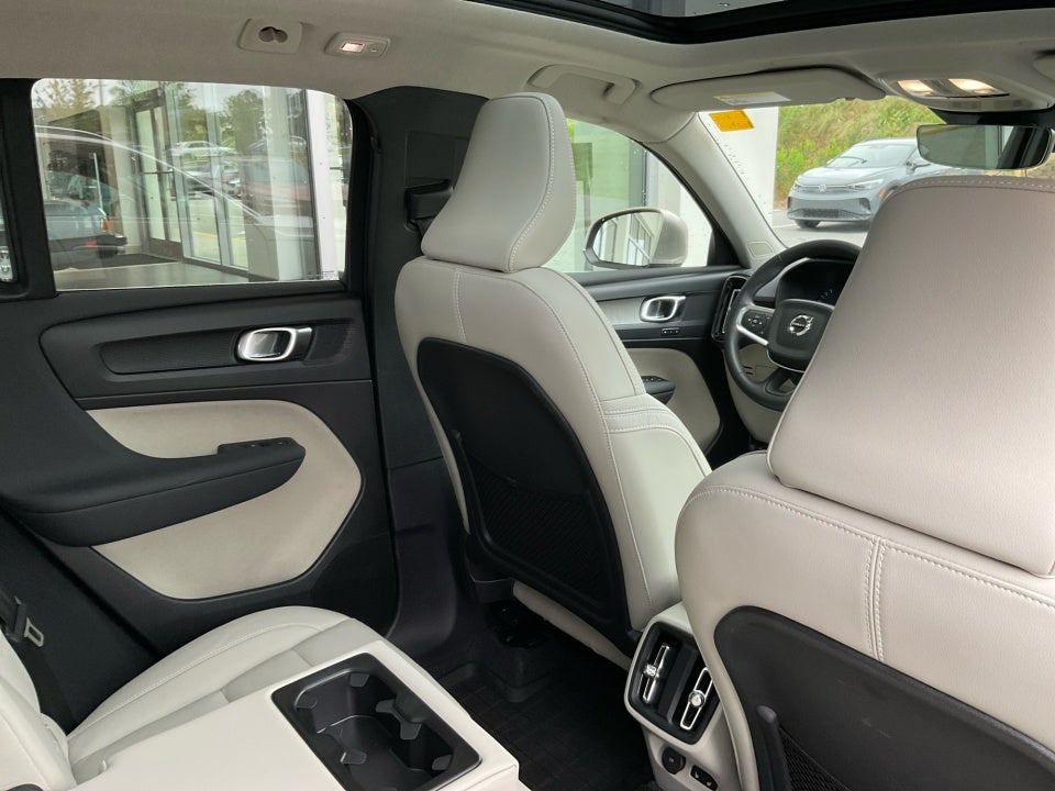 2024 Volvo XC40 B5 Plus Bright Theme