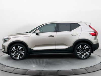 2024 Volvo XC40 B5 Plus Bright Theme