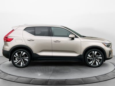 2024 Volvo XC40 B5 Plus Bright Theme