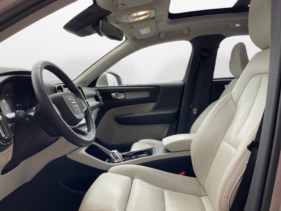 2024 Volvo XC40 B5 Plus Bright Theme