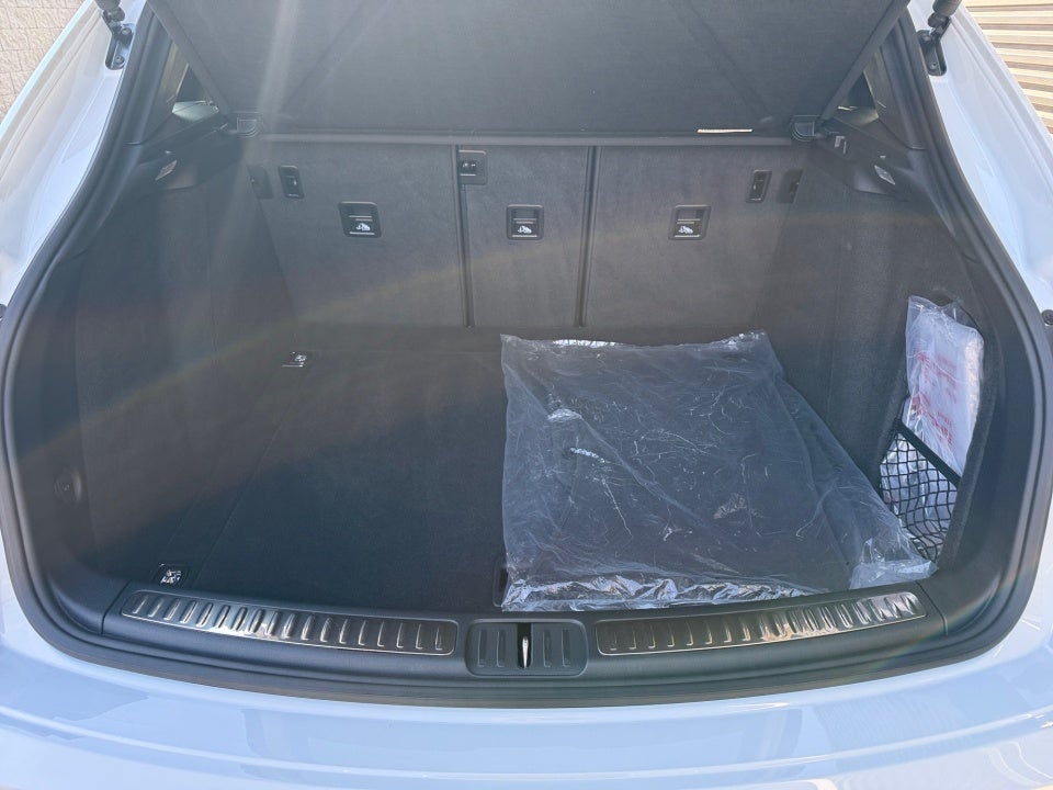 2025 Porsche Macan T