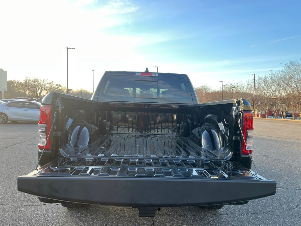 2022 RAM 1500 Big Horn Crew Cab 4x4 5'7" Box