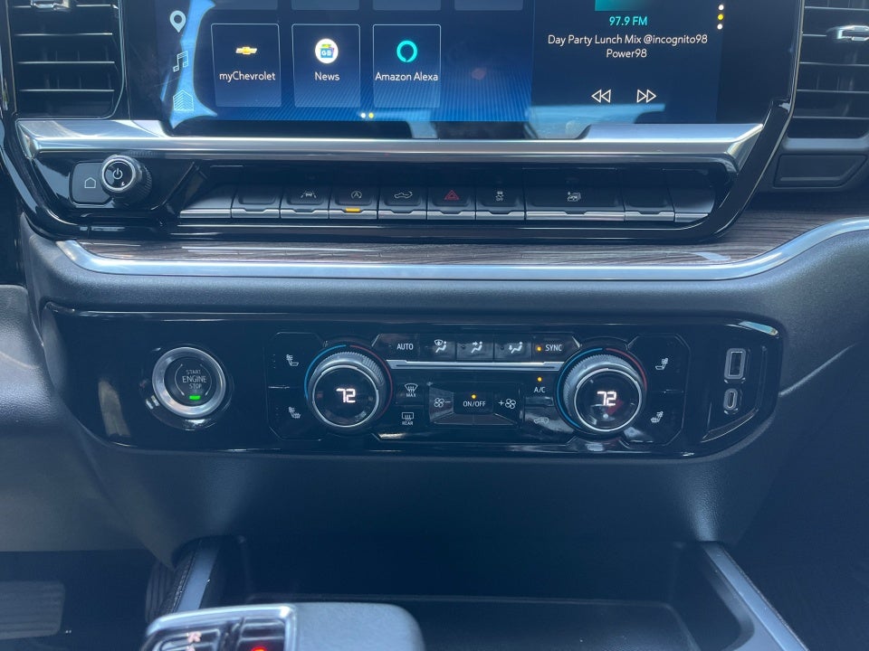 2022 Chevrolet Silverado 4WD Crew Cab Standard Bed LT