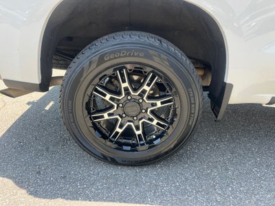 2022 Chevrolet Silverado 4WD Crew Cab Standard Bed LT