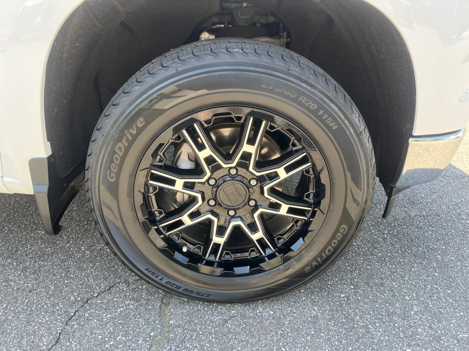 2022 Chevrolet Silverado 4WD Crew Cab Standard Bed LT