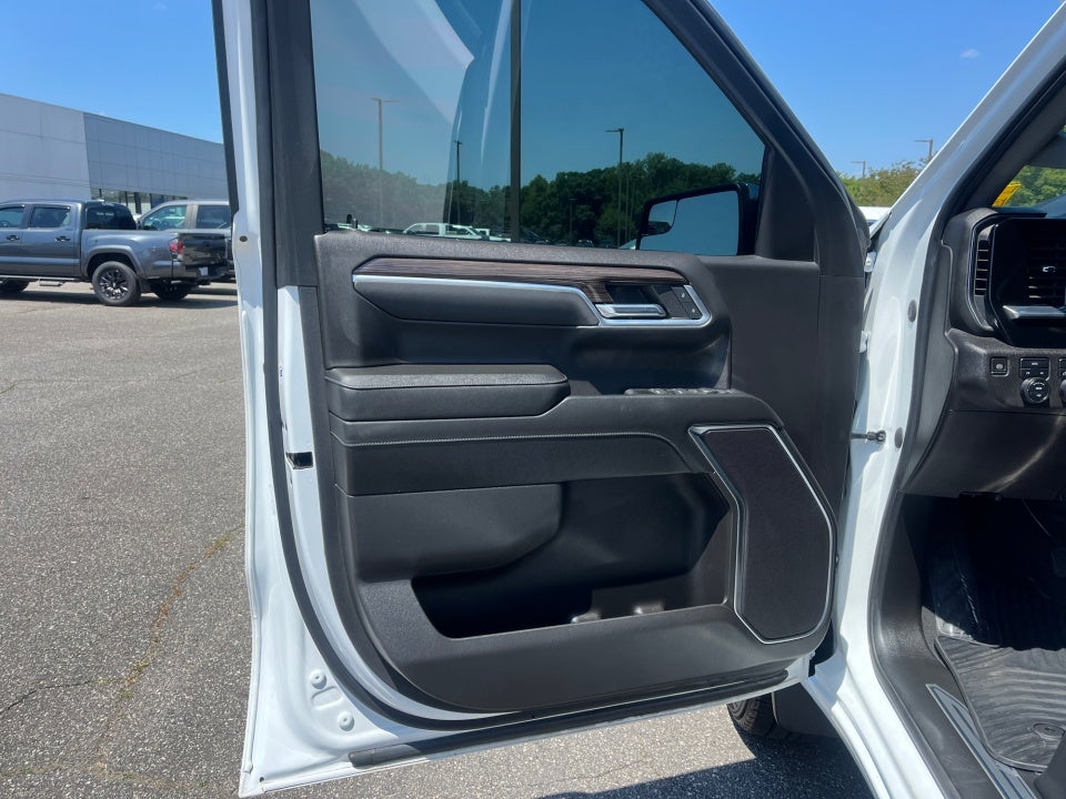 2022 Chevrolet Silverado 4WD Crew Cab Standard Bed LT