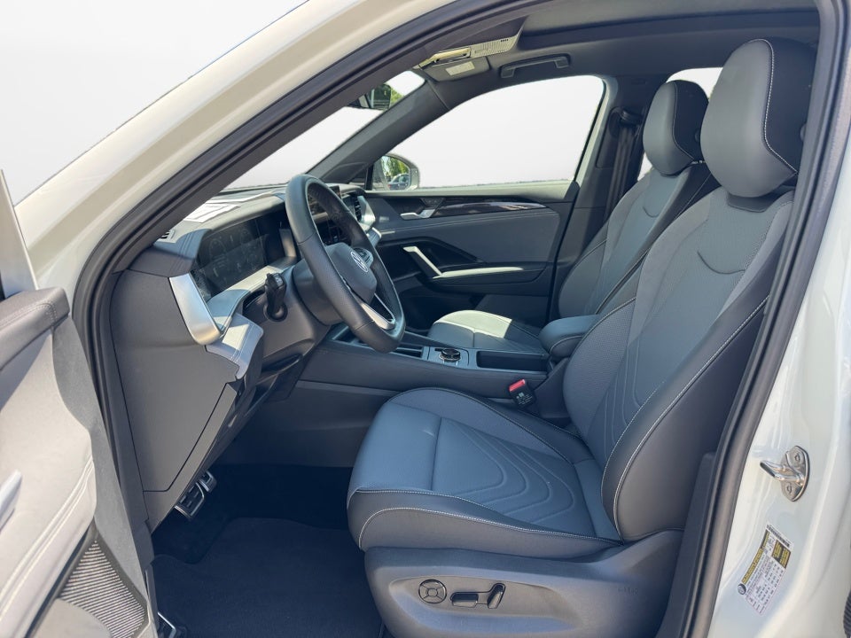 2025 Volkswagen Tiguan 2.0T SE R-Line Black