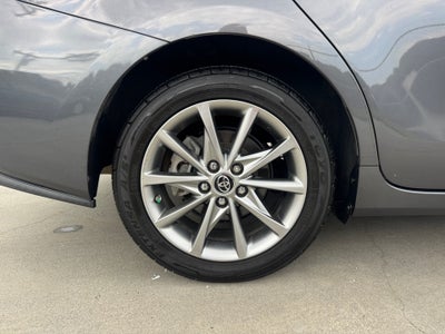 2015 Toyota Prius v Five